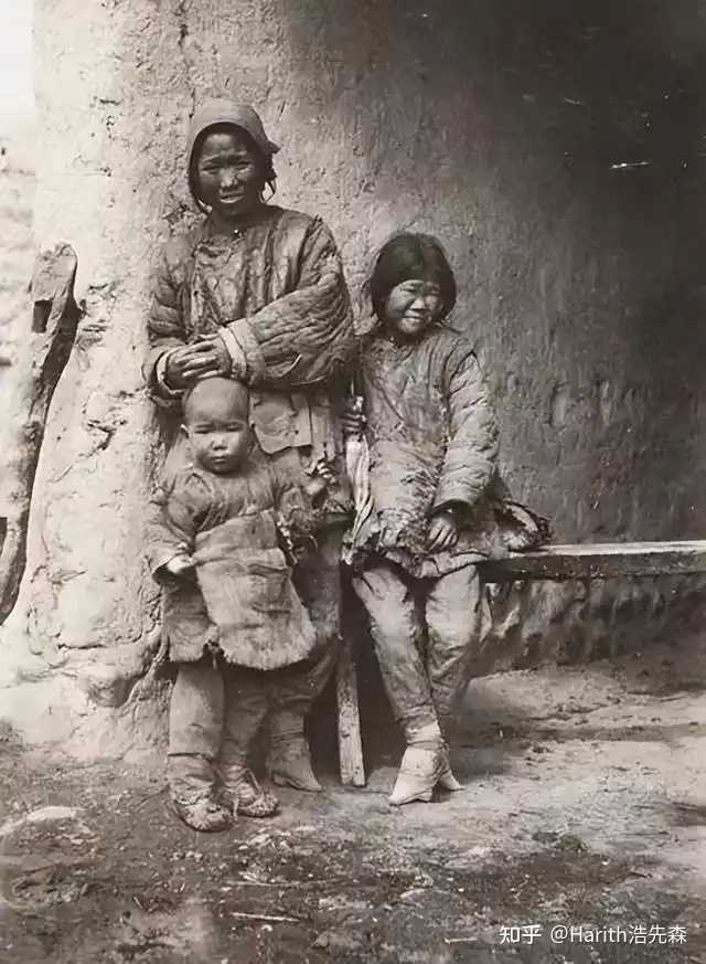 街头随意停放的尸体