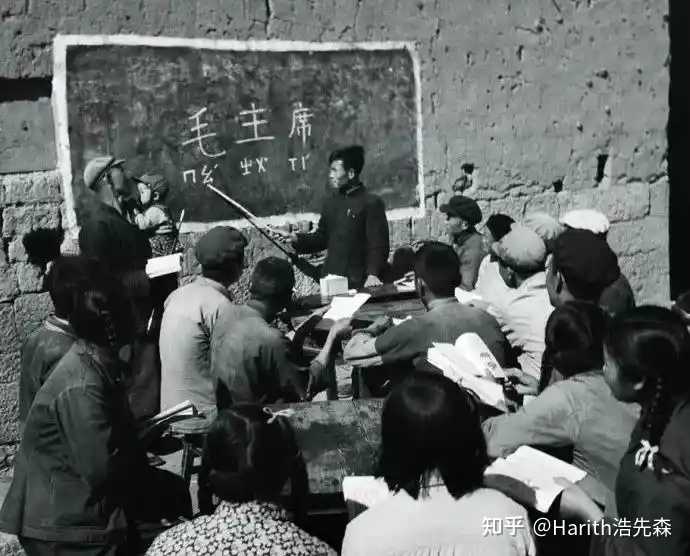 扫盲运动中的老师与学生