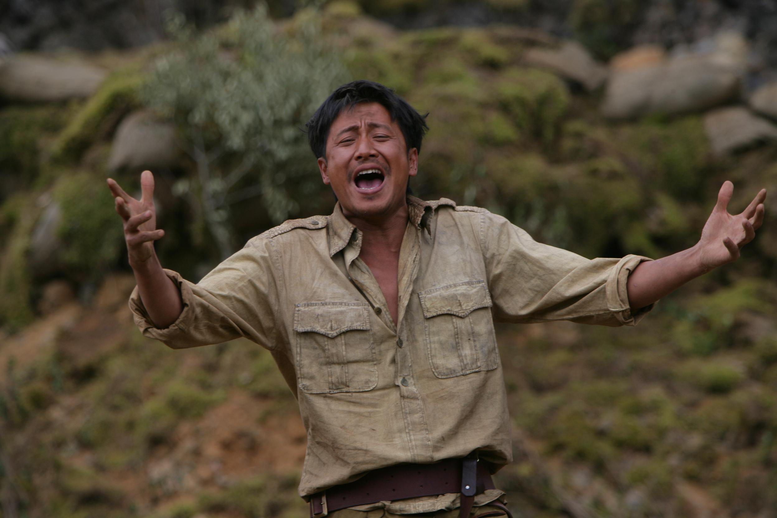 龙文章率领炮灰团作战