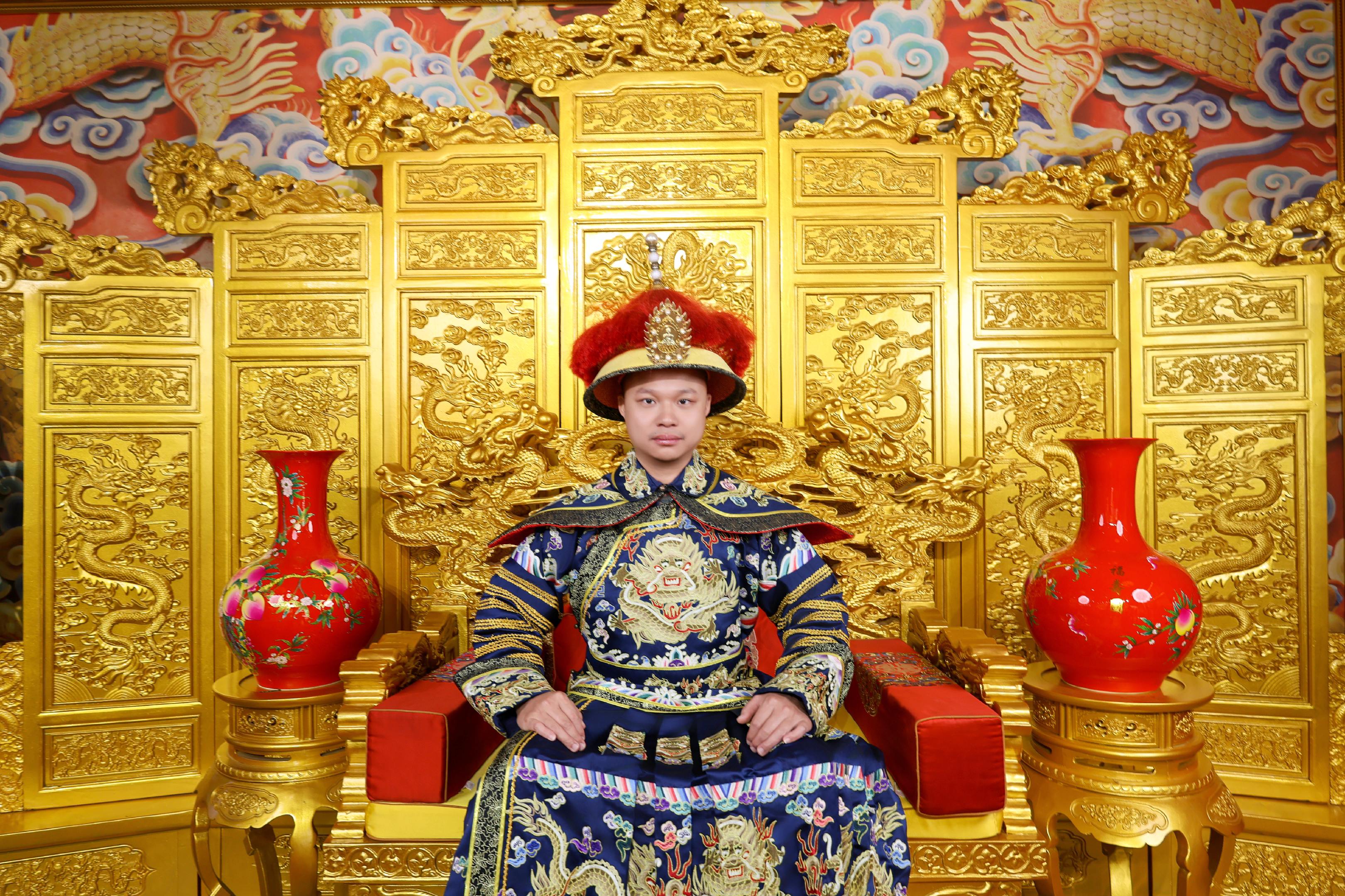 清朝宫廷绘画，展现权力与威严的象征