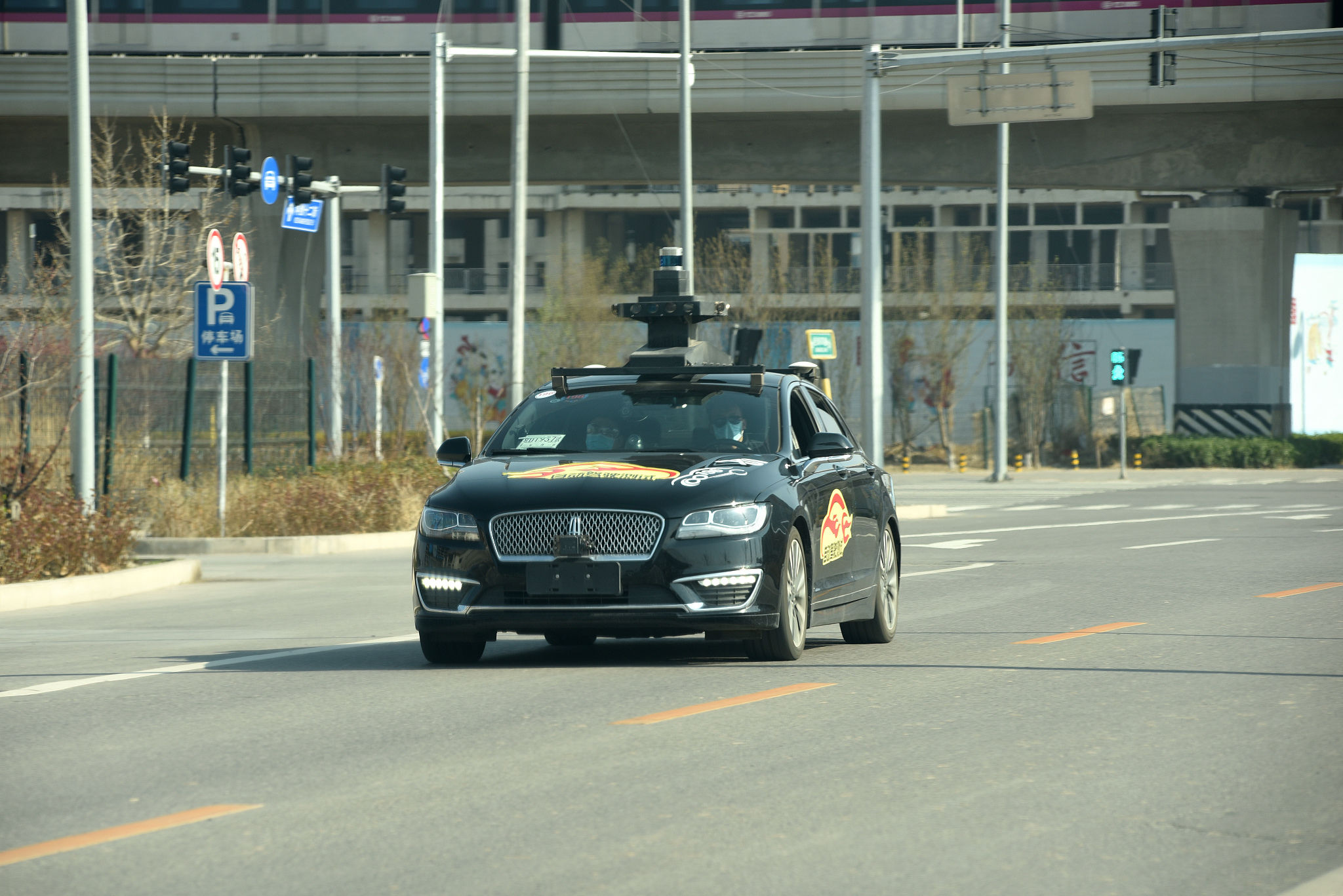 自动驾驶车辆在道路上行驶